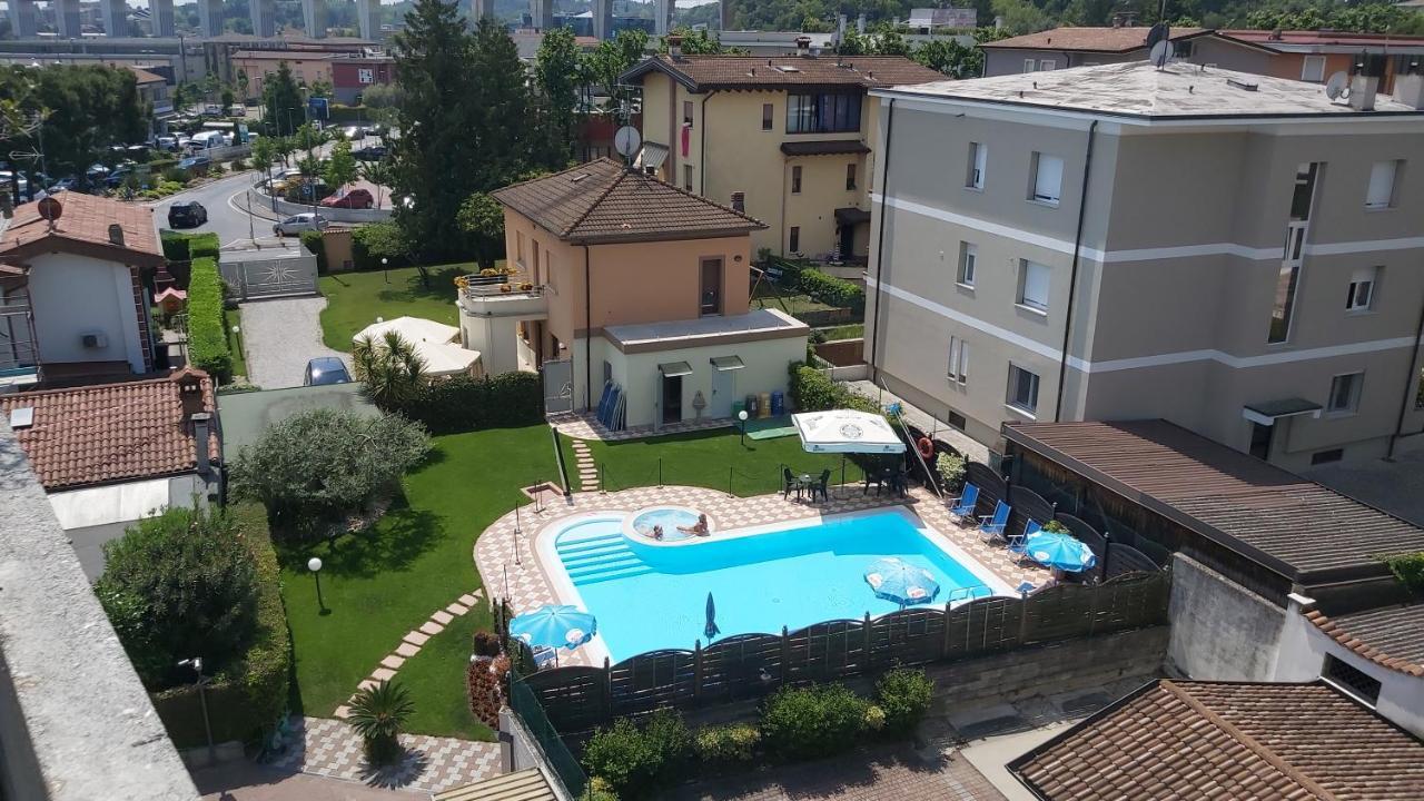 Albergo Al Cacciatore Дезенцано-дель-Гарда Екстер'єр фото