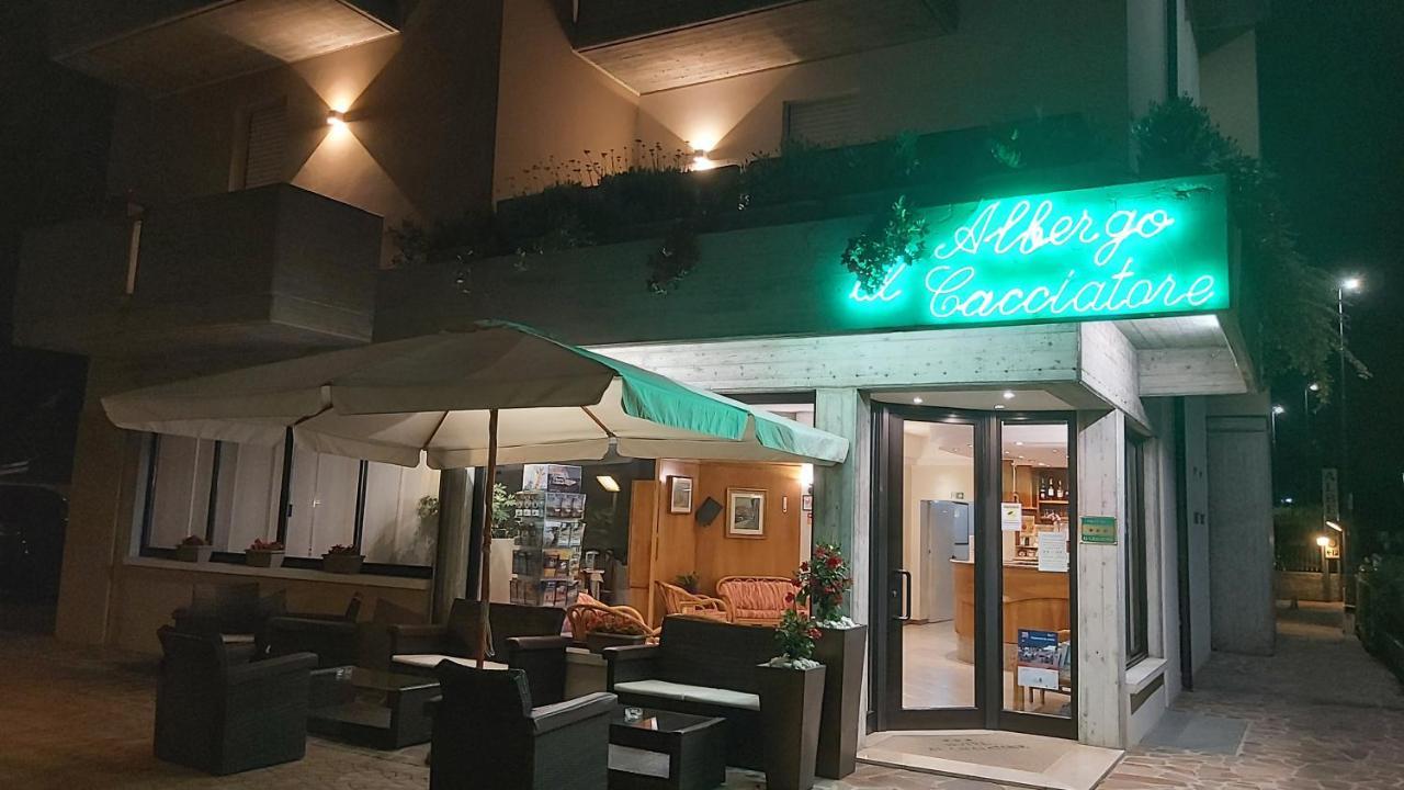Albergo Al Cacciatore Дезенцано-дель-Гарда Екстер'єр фото