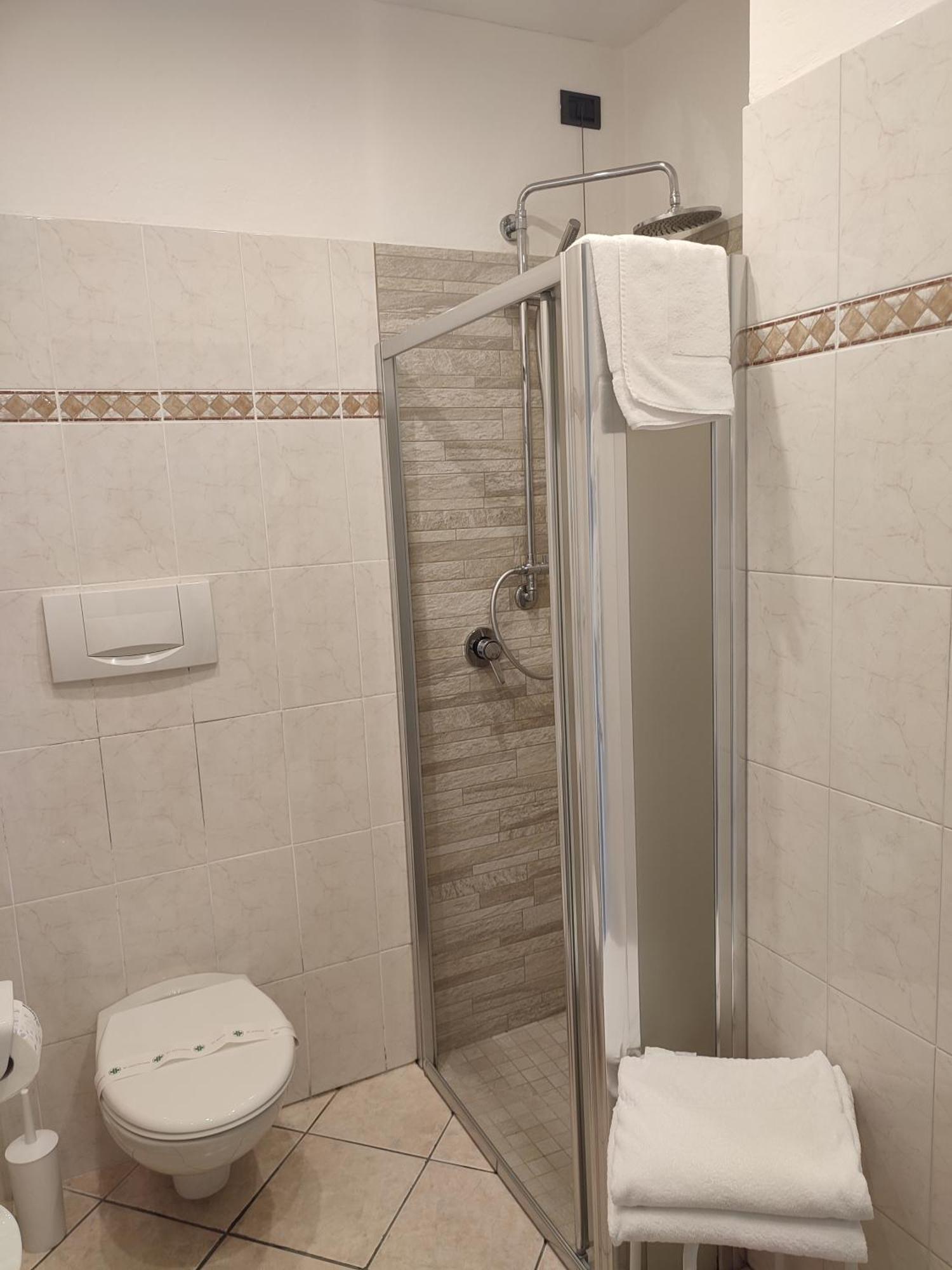 Albergo Al Cacciatore Дезенцано-дель-Гарда Екстер'єр фото