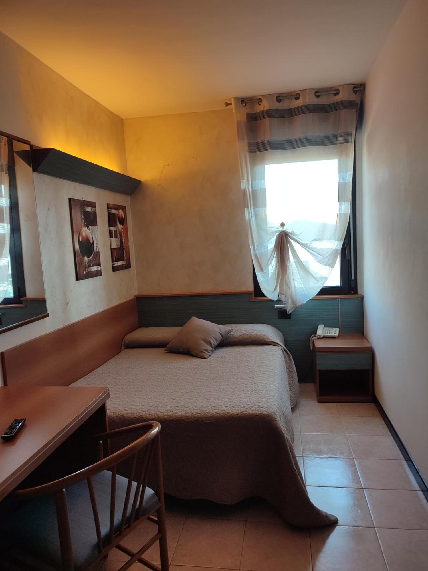 Albergo Al Cacciatore Дезенцано-дель-Гарда Екстер'єр фото