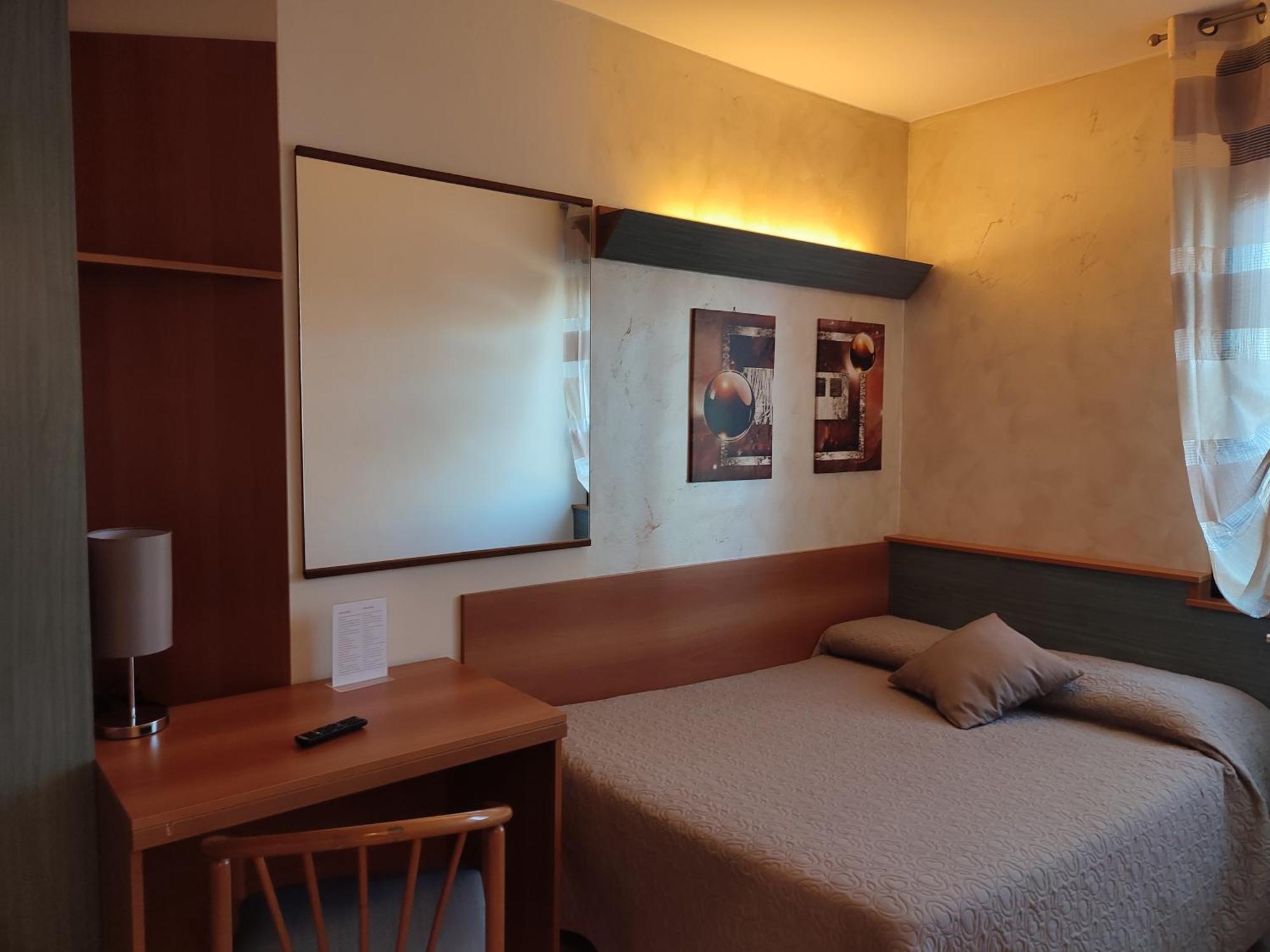 Albergo Al Cacciatore Дезенцано-дель-Гарда Екстер'єр фото