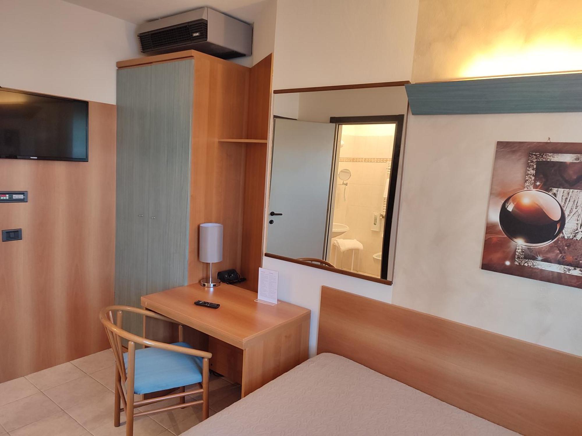 Albergo Al Cacciatore Дезенцано-дель-Гарда Екстер'єр фото