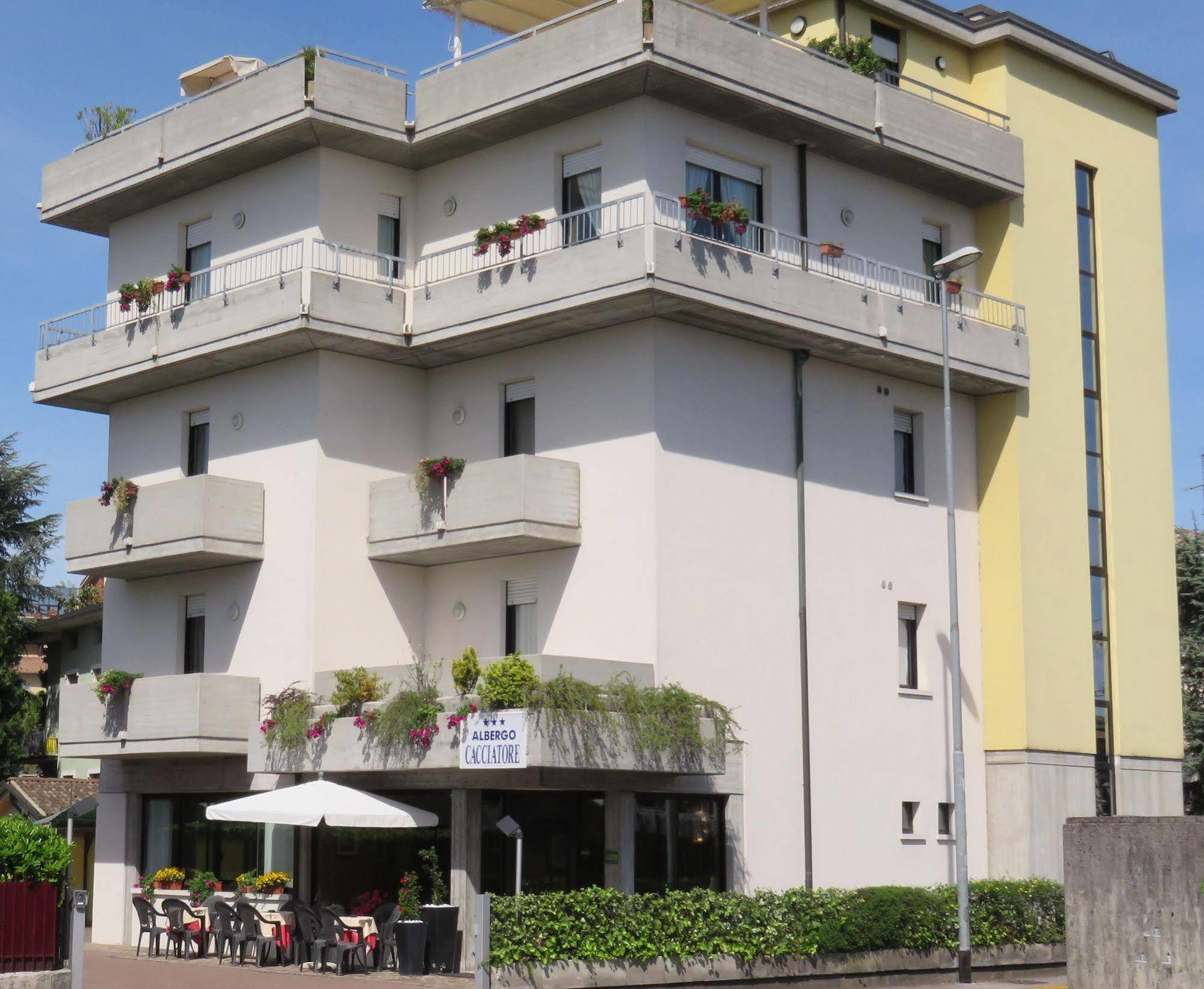 Albergo Al Cacciatore Дезенцано-дель-Гарда Екстер'єр фото