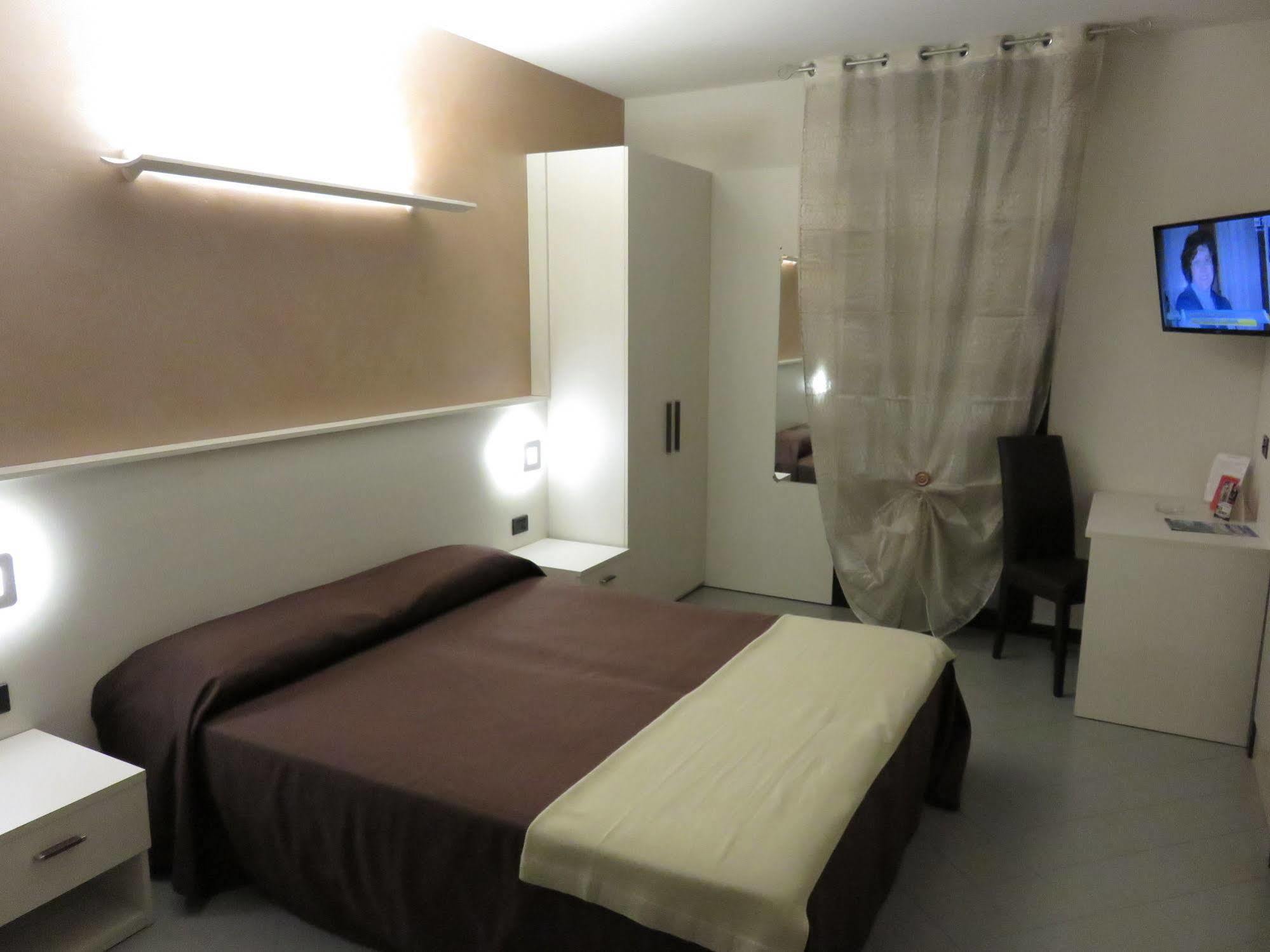 Albergo Al Cacciatore Дезенцано-дель-Гарда Екстер'єр фото