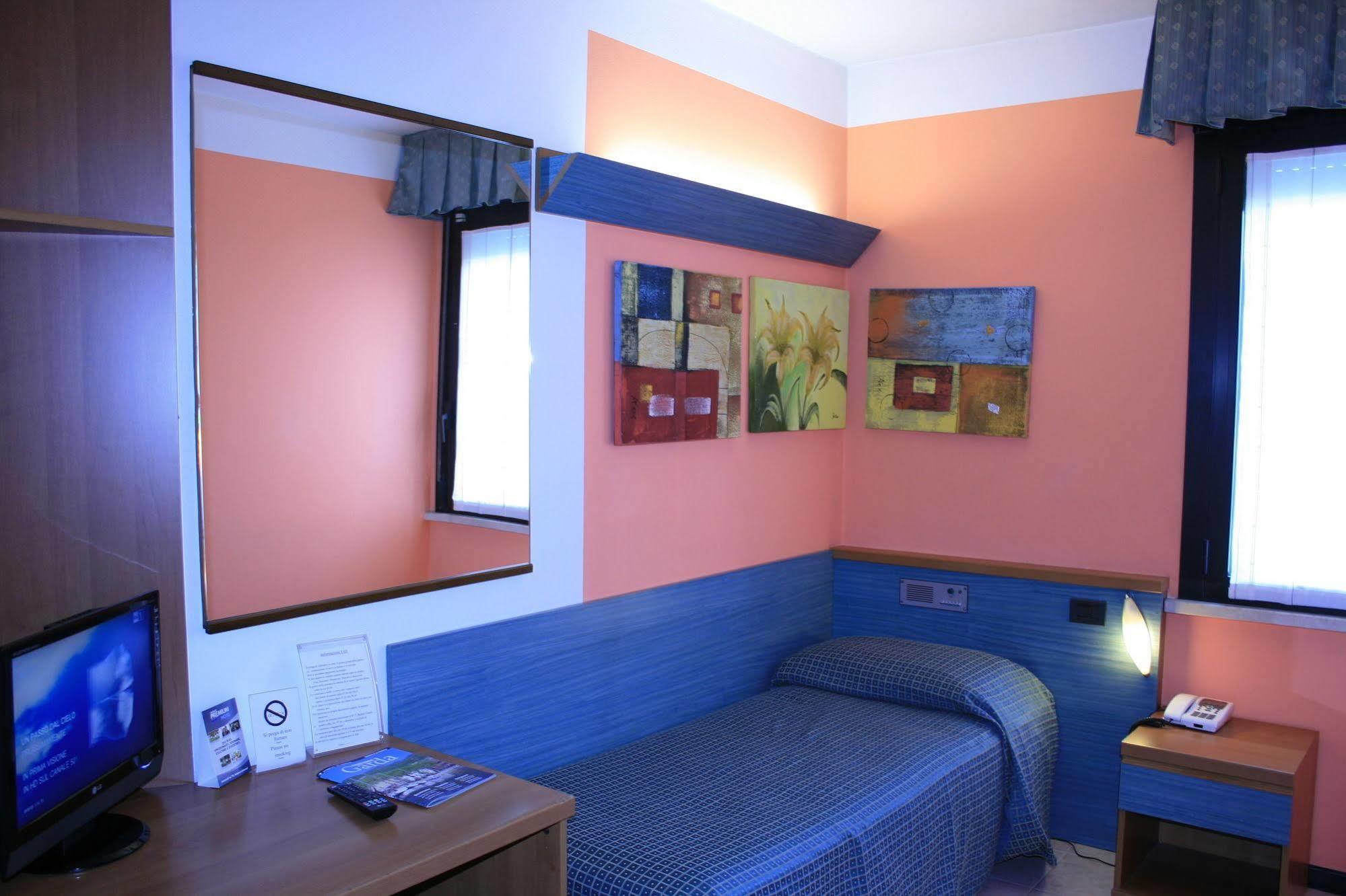 Albergo Al Cacciatore Дезенцано-дель-Гарда Екстер'єр фото