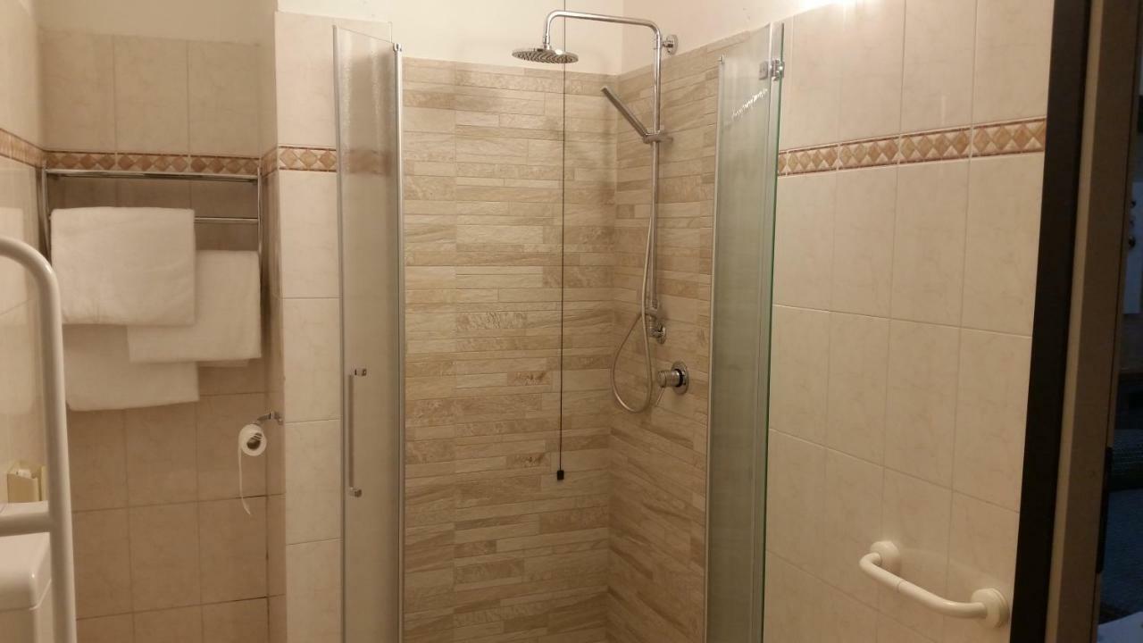 Albergo Al Cacciatore Дезенцано-дель-Гарда Екстер'єр фото