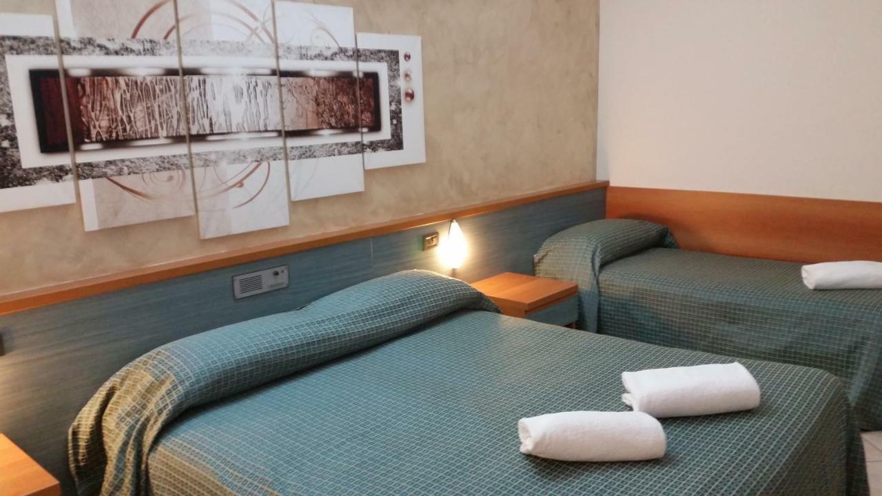 Albergo Al Cacciatore Дезенцано-дель-Гарда Екстер'єр фото