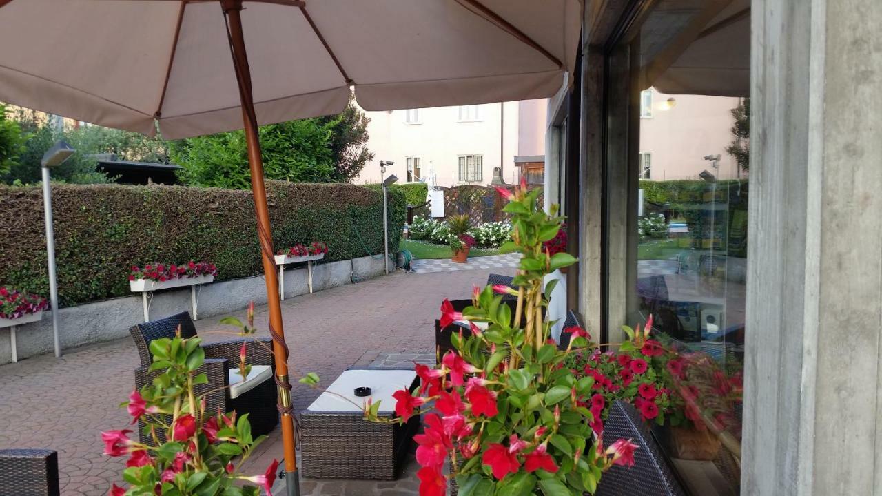 Albergo Al Cacciatore Дезенцано-дель-Гарда Екстер'єр фото